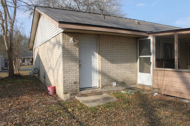 1504 Lakeview DR, Lockhart, TX 78644