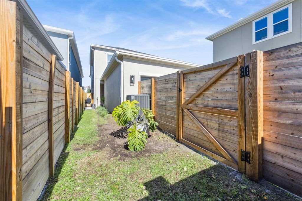 Image 25 of property listing at 9916 RODBELL STREET, Orlando, FL 32827