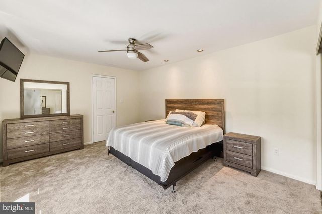 37 TARRAGON CT, West Deptford, NJ 08086