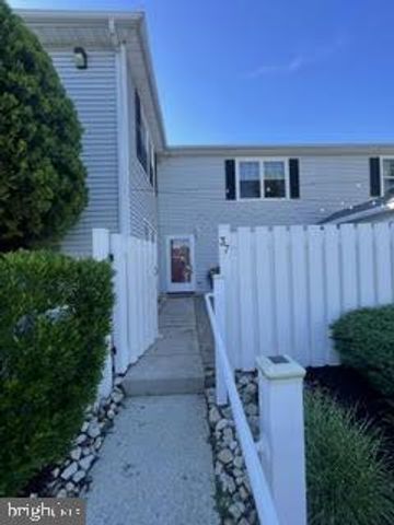 37 TARRAGON CT, West Deptford, NJ 08086