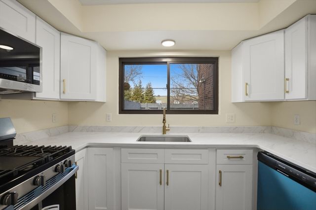 82 Bailey St 82, Stoughton, MA 02072