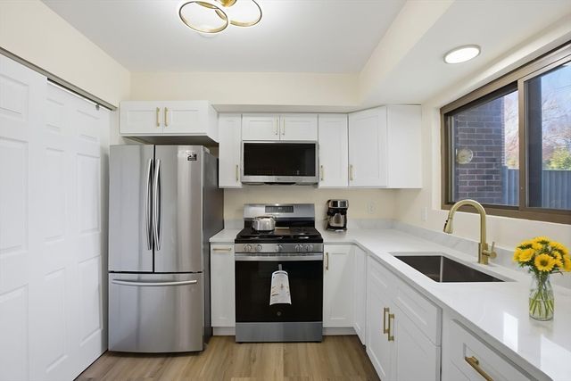 82 Bailey St 82, Stoughton, MA 02072