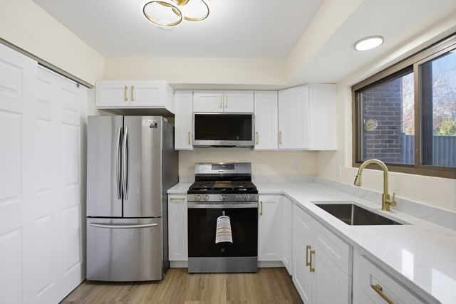 82 Bailey St 82, Stoughton, MA 02072