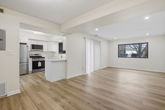 82 Bailey St 82, Stoughton, MA 02072