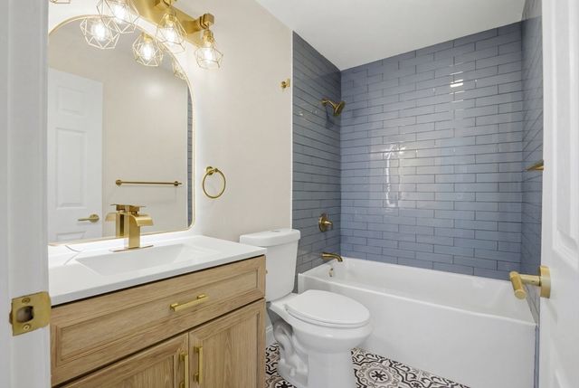 82 Bailey St 82, Stoughton, MA 02072