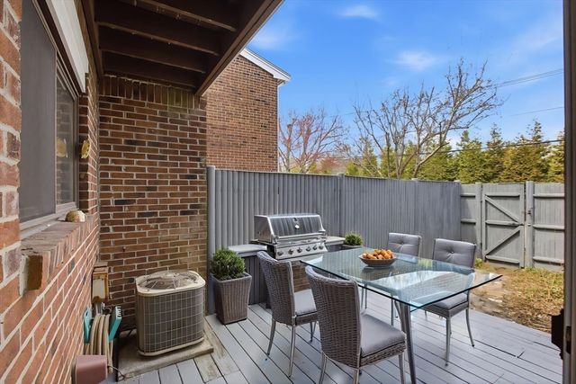 82 Bailey St 82, Stoughton, MA 02072