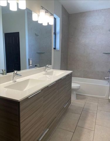 16000 NW 91st CT 16000, Miami Lakes, FL 33018