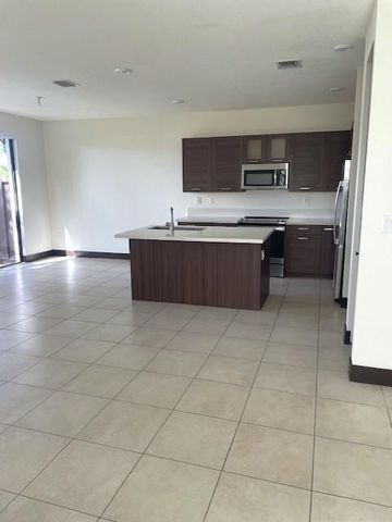 16000 NW 91st CT 16000, Miami Lakes, FL 33018