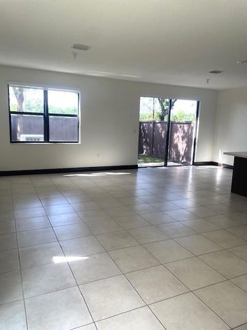 16000 NW 91st CT 16000, Miami Lakes, FL 33018