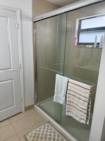 424 NE 194th Ter, Miami, FL 33179