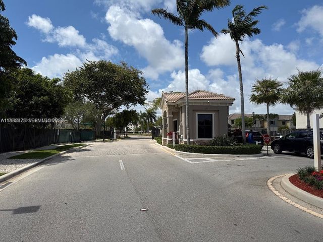 424 NE 194th Ter, Miami, FL 33179