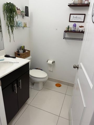 424 NE 194th Ter, Miami, FL 33179