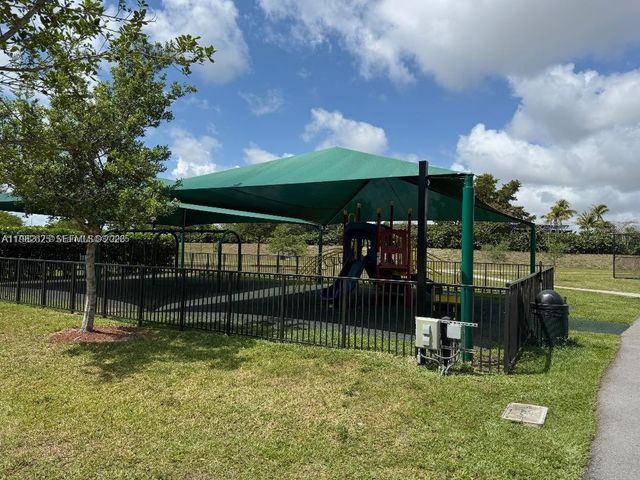 424 NE 194th Ter, Miami, FL 33179