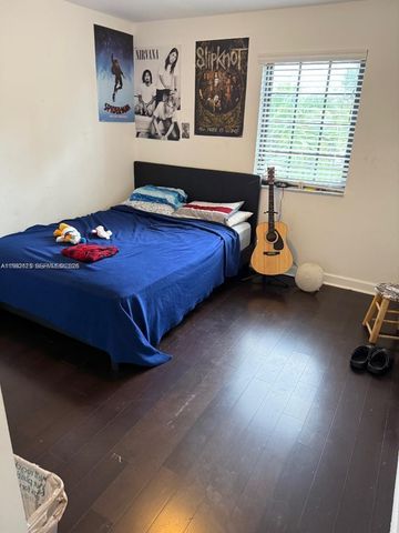 424 NE 194th Ter, Miami, FL 33179