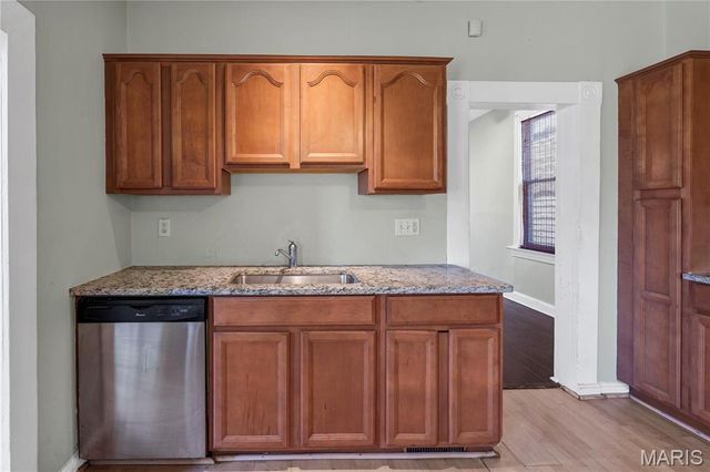 4538 Ray Avenue, St Louis, MO 63116