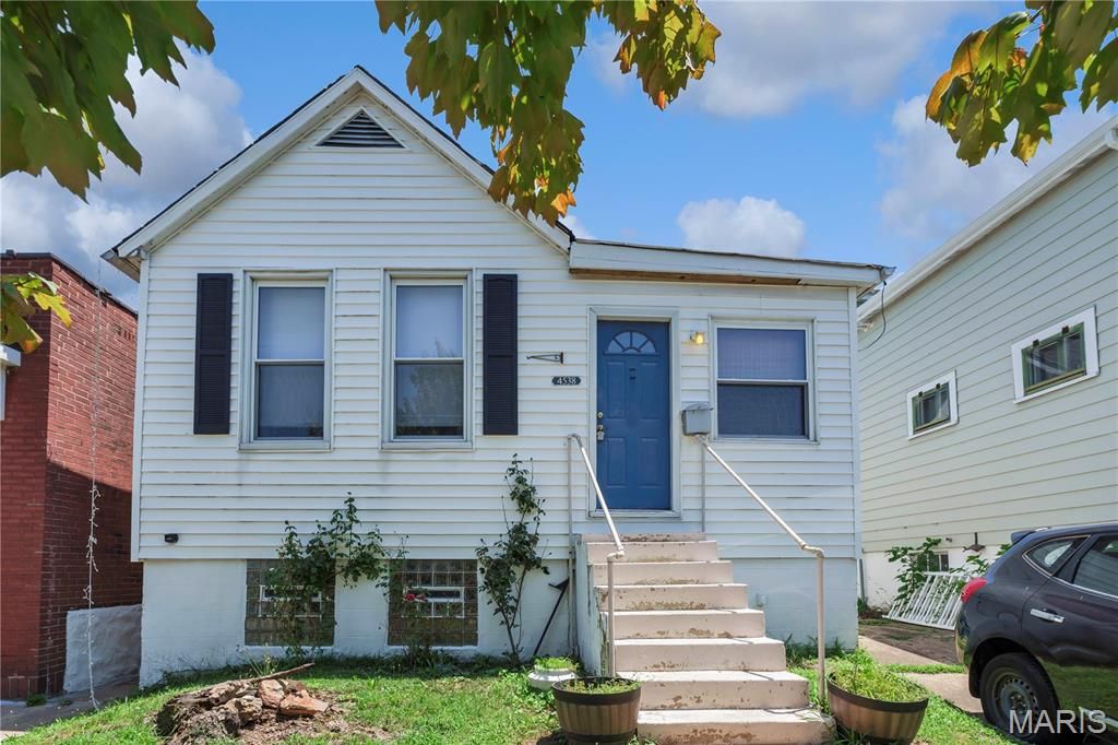 4538 Ray Avenue, St Louis, MO 63116