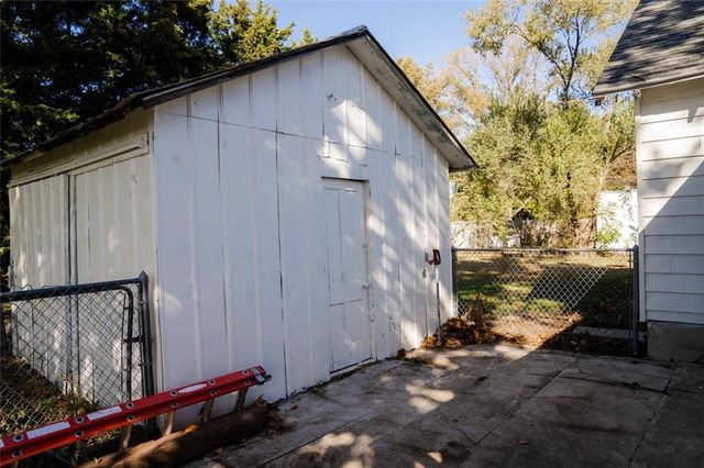 1121 S Lafayette Avenue, Chanute, KS 66720