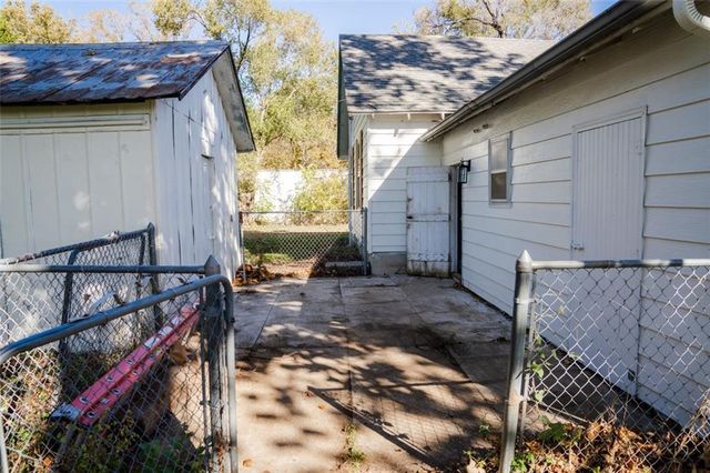 1121 S Lafayette Avenue, Chanute, KS 66720