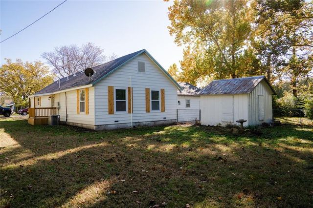 1121 S Lafayette Avenue, Chanute, KS 66720