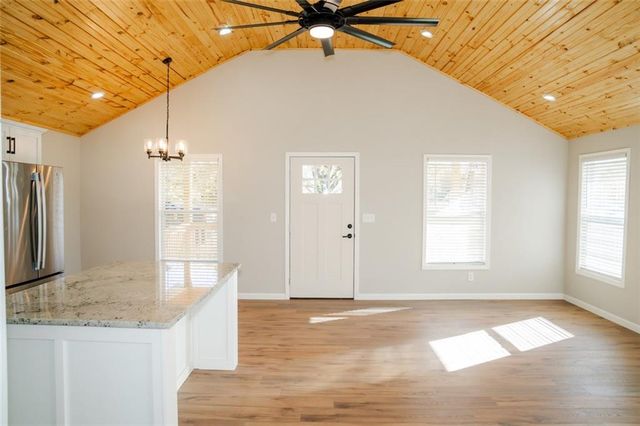 1121 S Lafayette Avenue, Chanute, KS 66720