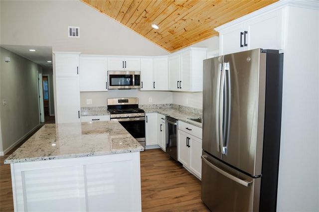 1121 S Lafayette Avenue, Chanute, KS 66720