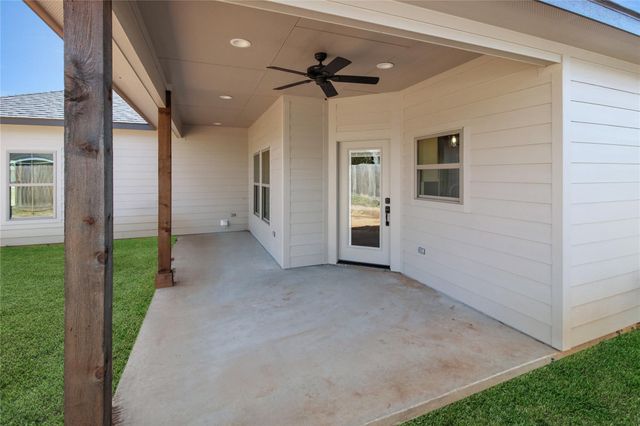 21 Bluegill Dr, Shepherd, TX 77371