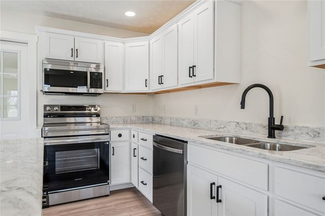 514 New Market Drive, Hempfield Twp, PA 15601