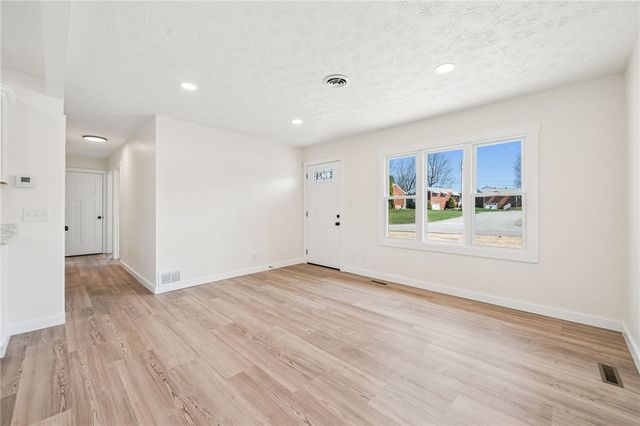 514 New Market Drive, Hempfield Twp, PA 15601