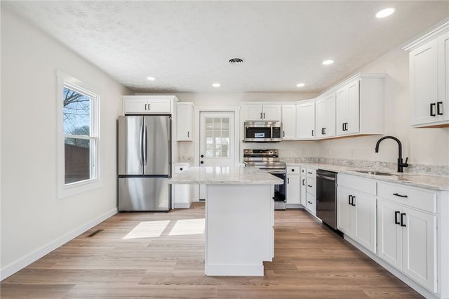 514 New Market Drive, Hempfield Twp, PA 15601