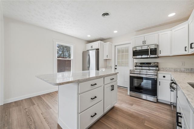 514 New Market Drive, Hempfield Twp, PA 15601