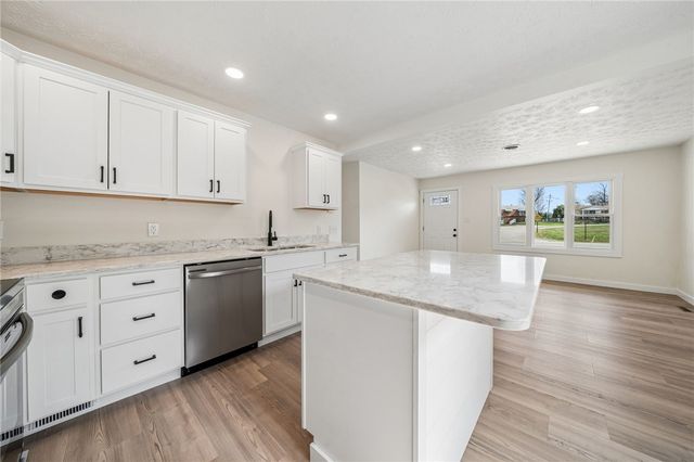 514 New Market Drive, Hempfield Twp, PA 15601