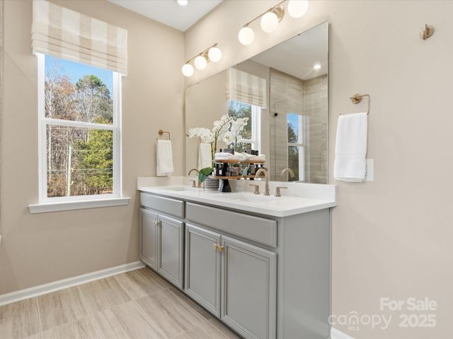 8434 Discovery Lane, Charlotte, NC 28216