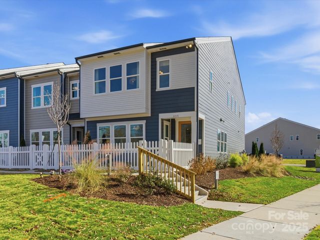 8434 Discovery Lane, Charlotte, NC 28216