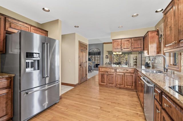 293 Westfield WAY, Pewaukee, WI 53072