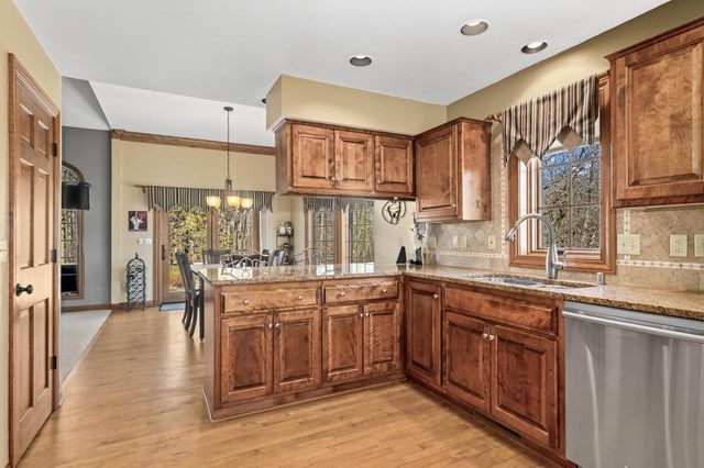 293 Westfield WAY, Pewaukee, WI 53072