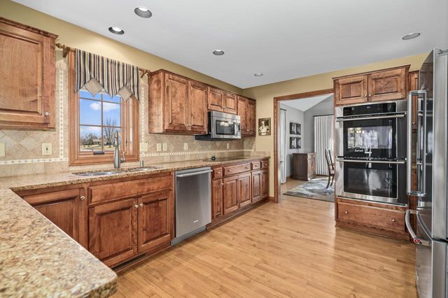 293 Westfield WAY, Pewaukee, WI 53072