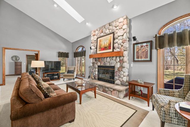 293 Westfield WAY, Pewaukee, WI 53072