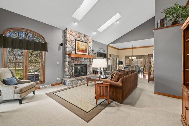 293 Westfield WAY, Pewaukee, WI 53072