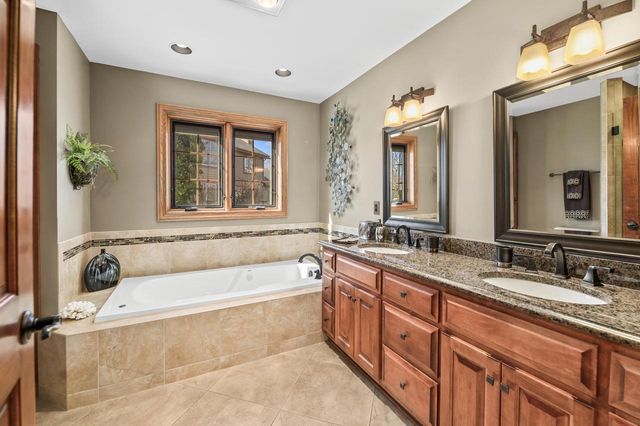 293 Westfield WAY, Pewaukee, WI 53072