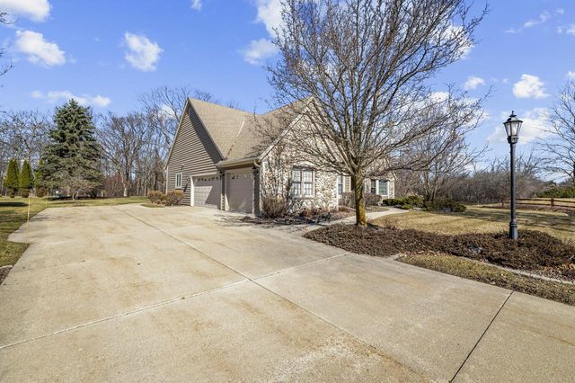 293 Westfield WAY, Pewaukee, WI 53072