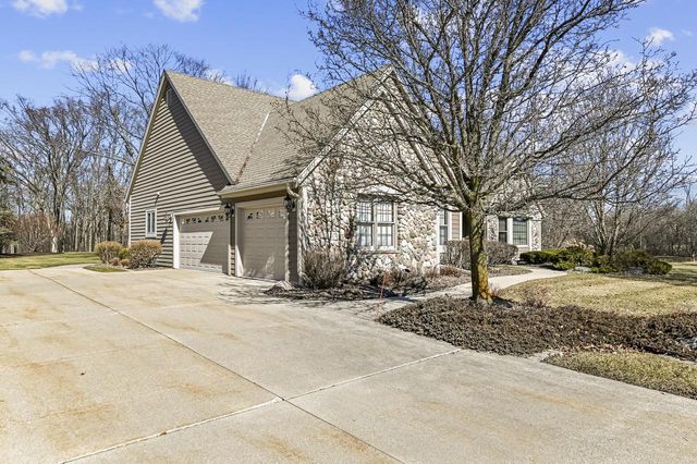 293 Westfield WAY, Pewaukee, WI 53072