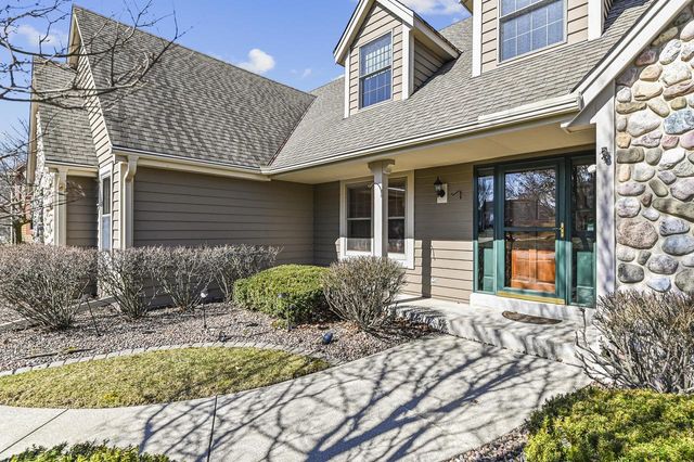 293 Westfield WAY, Pewaukee, WI 53072