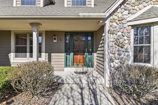 293 Westfield WAY, Pewaukee, WI 53072