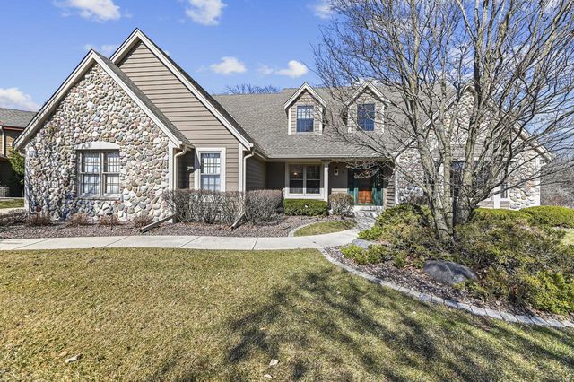 293 Westfield WAY, Pewaukee, WI 53072