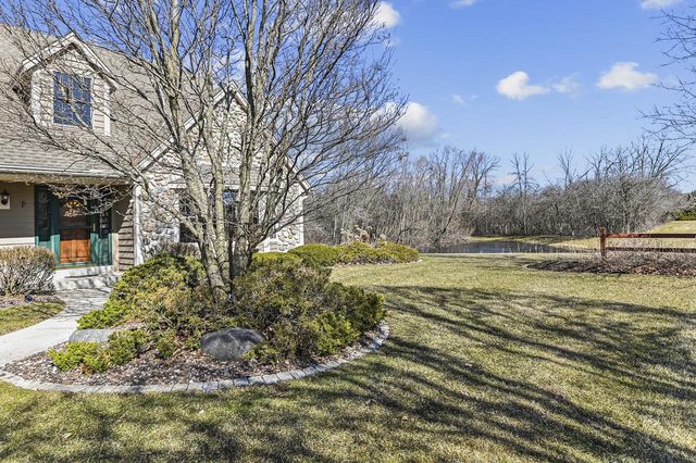 293 Westfield WAY, Pewaukee, WI 53072