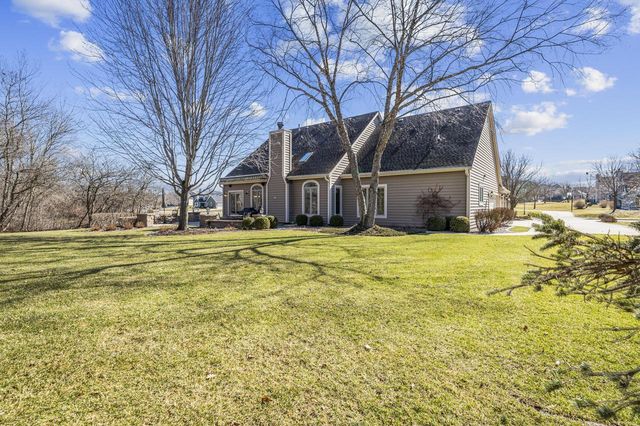 293 Westfield WAY, Pewaukee, WI 53072