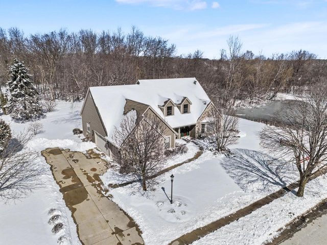 293 Westfield WAY, Pewaukee, WI 53072