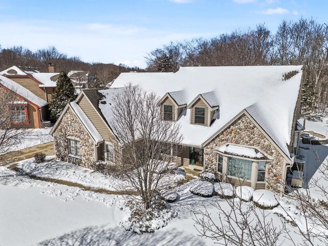 293 Westfield WAY, Pewaukee, WI 53072