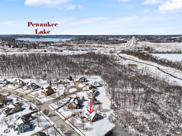 293 Westfield WAY, Pewaukee, WI 53072