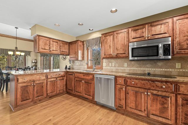 293 Westfield WAY, Pewaukee, WI 53072